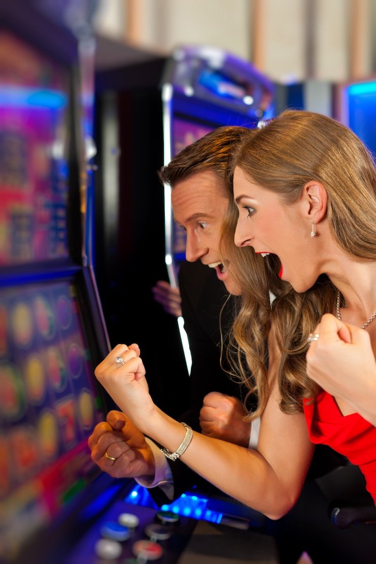 gilajitu login mobile app interface showing sportsbook, live-dealer, and slots categories